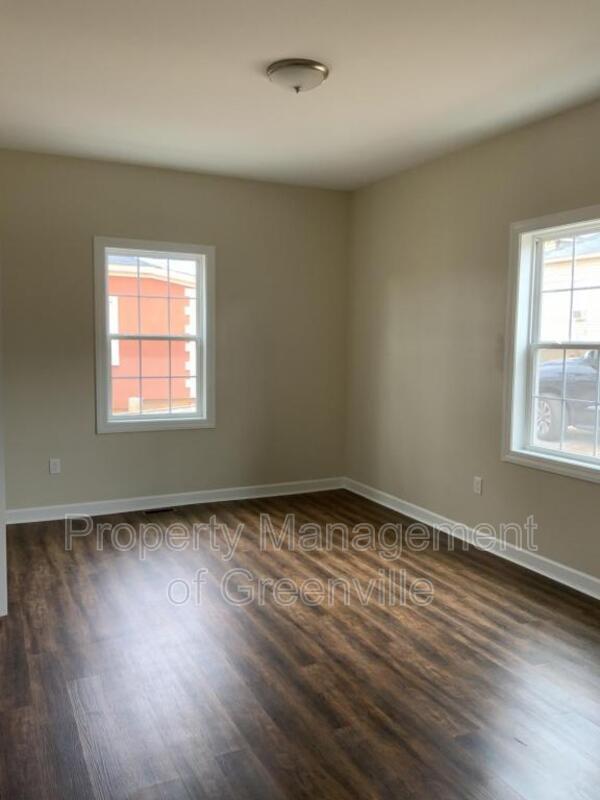 Building Photo - 108 9th St