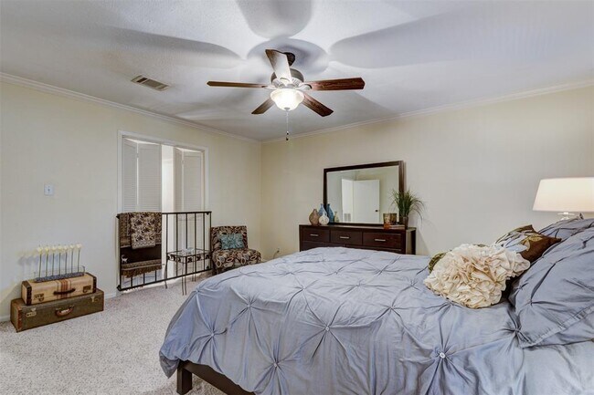 Building Photo - 2409 Bering Dr