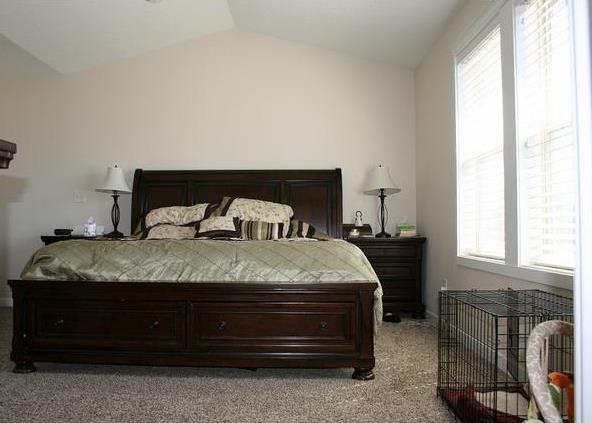 Building Photo - Spacious & Beautiful Home in Great Locatio...