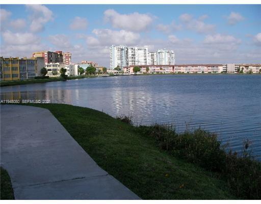 Building Photo - 1591 NE Miami Gardens Dr