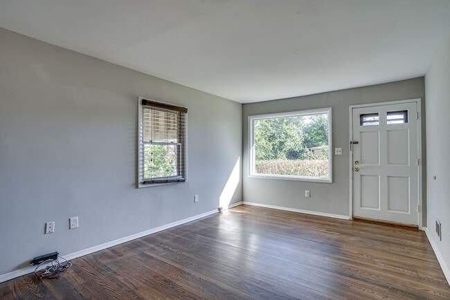 Building Photo - Location, Location, Location! Charming 3 b...