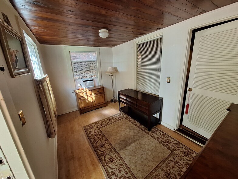 Building Photo - 505 54th St