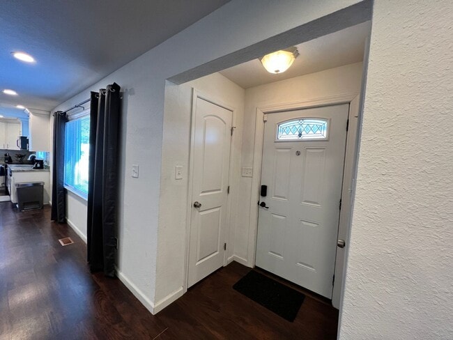 Building Photo - Beautiful one story home in Norfolk