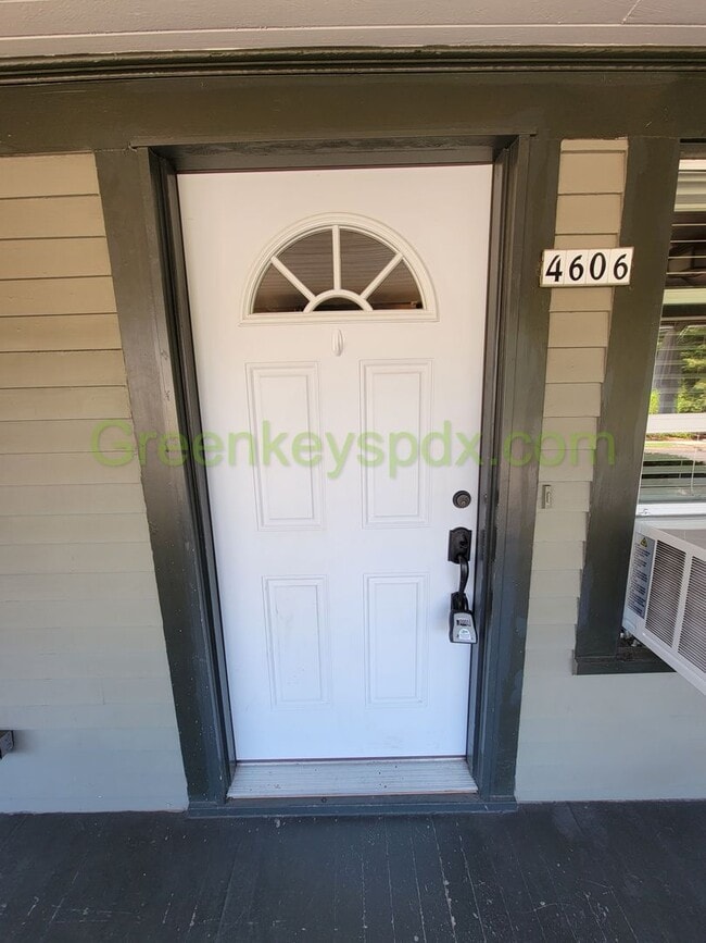 Building Photo - Amazing 1-Bedroom Unit in a Side-by-Side Duplex Near Hollywood District