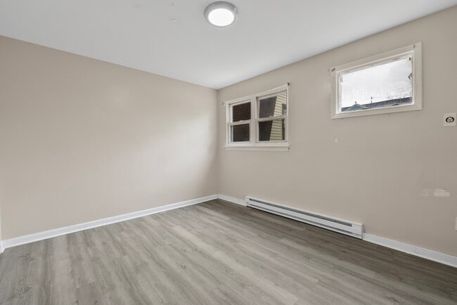 Building Photo - 2020 Woodlynne Ave