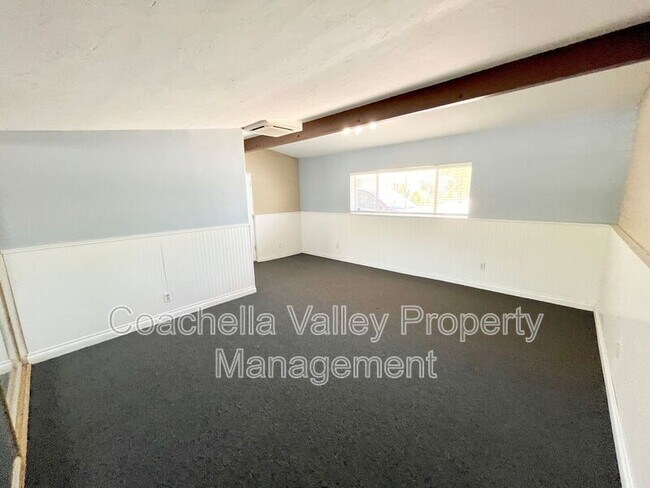 Building Photo - 1680 E Mesquite Ave