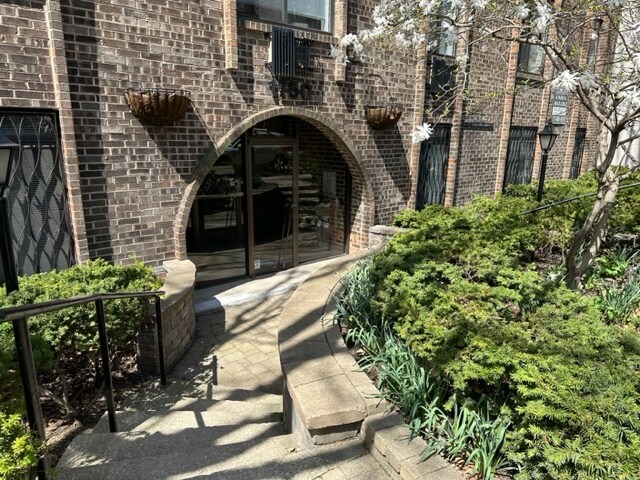 Entrance - 1750 N Mohawk St