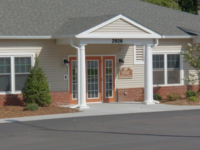 Building Photo - The Oaks at Silver Ridge