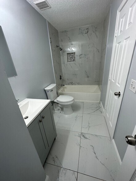 Building Photo - 10973 Traci Lynn Dr