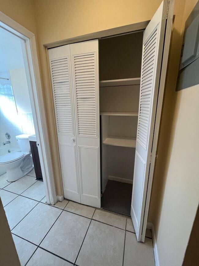 Building Photo - 700 S Broadway