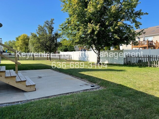 Building Photo - COMING SOON - Lovely Ranch in Stone Meadows with Fenced Backyard