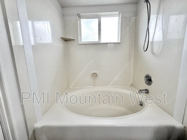 Building Photo - 49 S 200 W