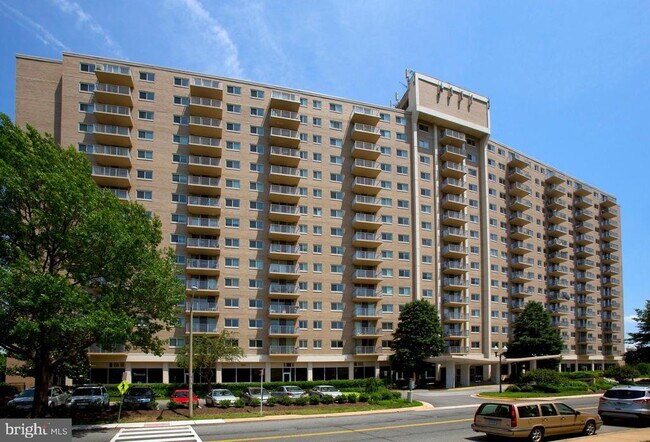 Building Photo - 1225 Martha Custis Dr