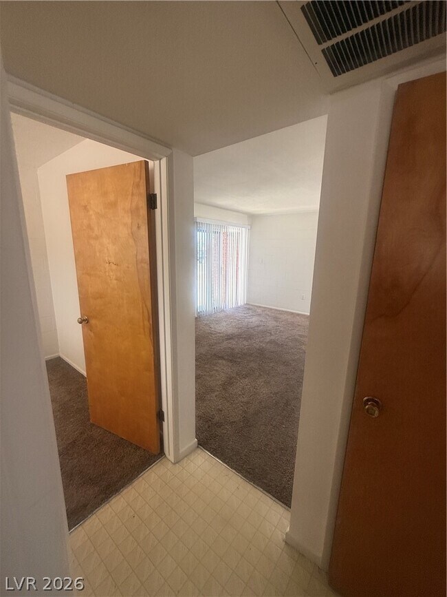 Building Photo - 820 A