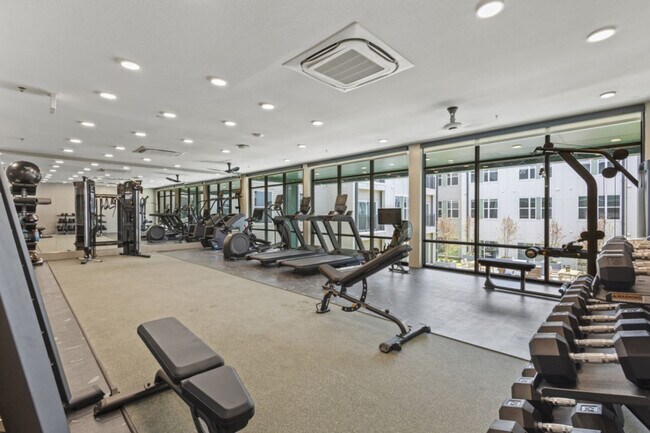 Building Photo - 601 W 9th St