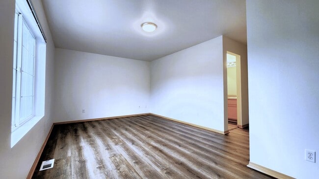 Building Photo - Comfort, Charm, and Convenience in South Hill