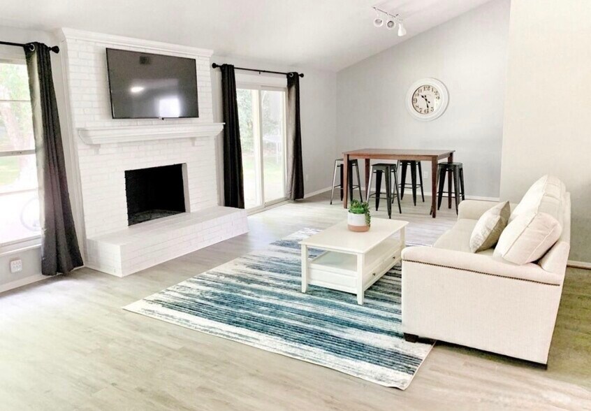 Building Photo - 9426 Robert Burns Ct