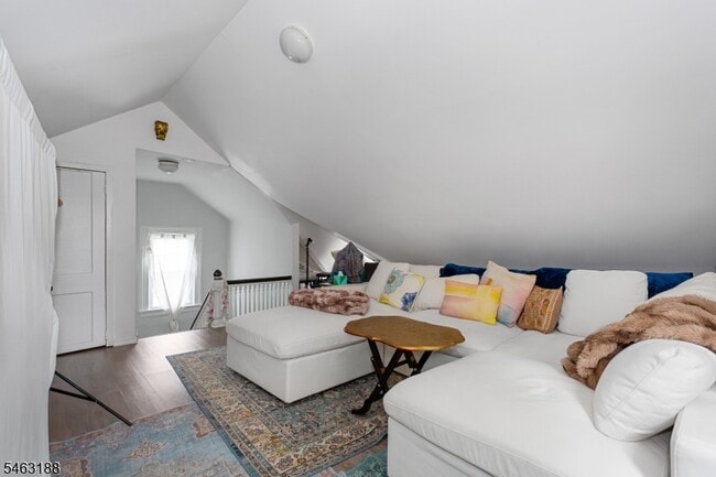Building Photo - 298 Carmita Ave