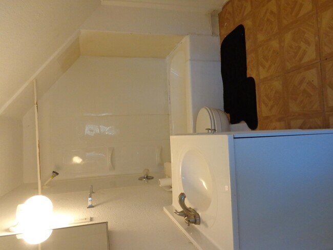 Building Photo - 2341 Hood Ave