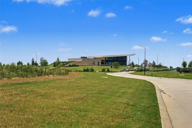 Building Photo - 16819 Spotted Oak Dr