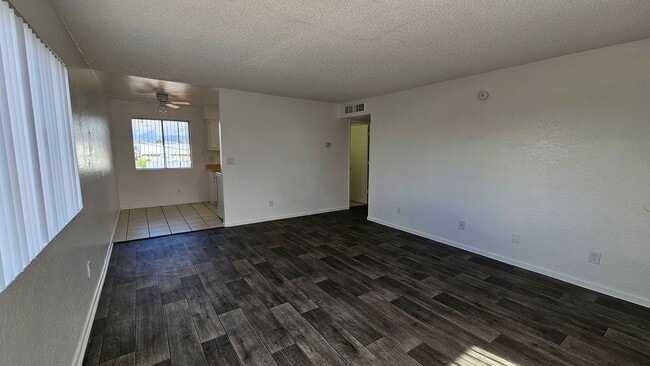 Building Photo - **Move in Special!!** 2Bed 1Bath Apartment Home!!