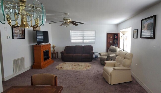 Building Photo - 5925 Terrace Park Dr N