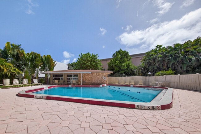 Building Photo - 1831 NE 38th St