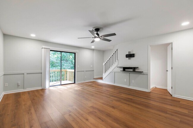 Building Photo - Rare Find: Updated and Modern End-Unit Tow...