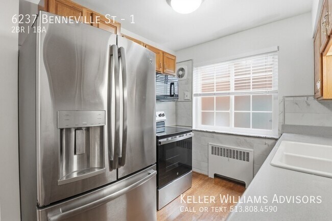 Building Photo - 6237 Benneville St