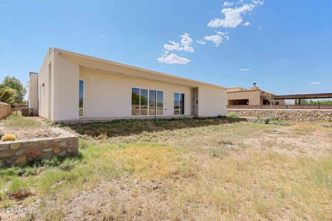 Building Photo - 5708 Valley Laurel St