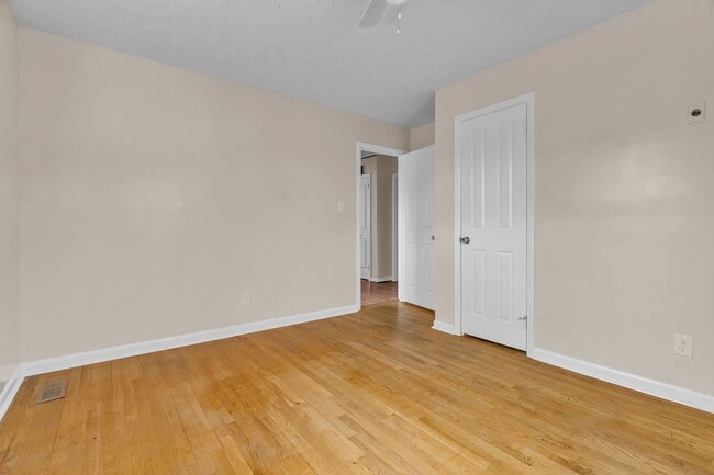 Building Photo - 306 Glancy St