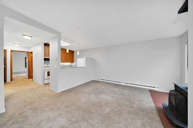 Building Photo - Lair Hill is offering a 1bed/1bath!! Get i...