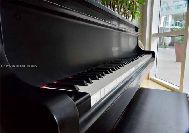 Building Photo - 347 N New River Dr E