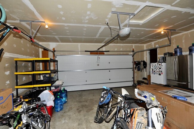 Building Photo - Fairway Golf Course 3 bed 3 bath with basement