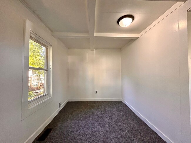 Building Photo - Four Bedroom Home in Northwest Grand Rapids