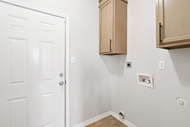 Building Photo - 306 Javier Dr