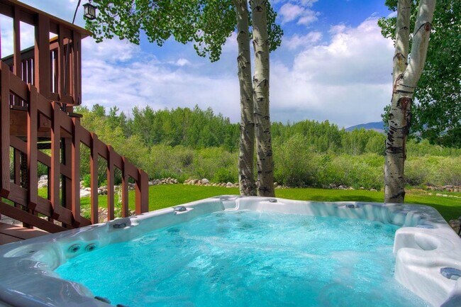 Building Photo - Home in Willowbrook for Rent