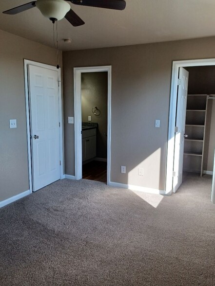 Building Photo - 3200 Rock Point Ct