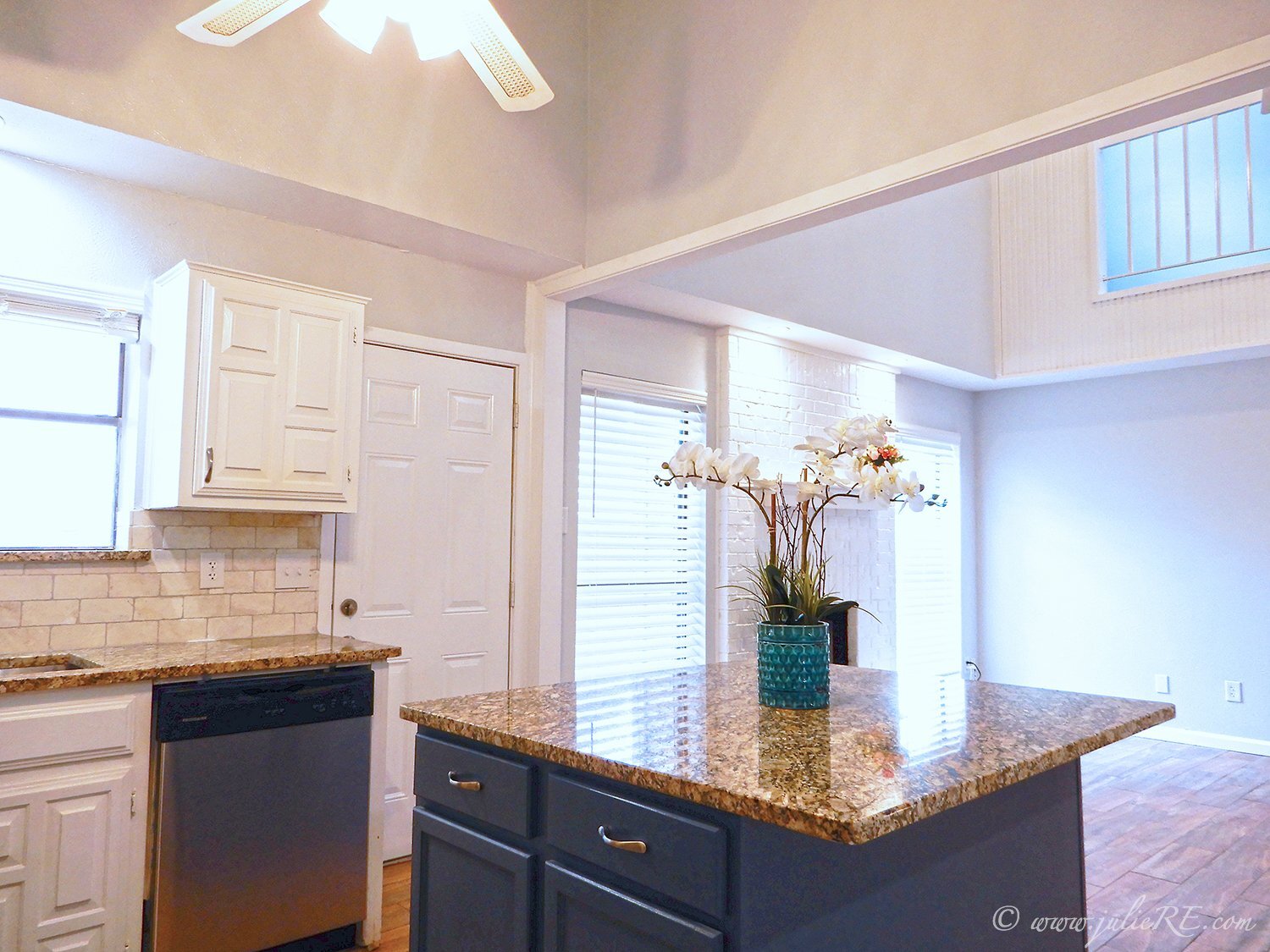 Building Photo - 3636 Country Club Dr W