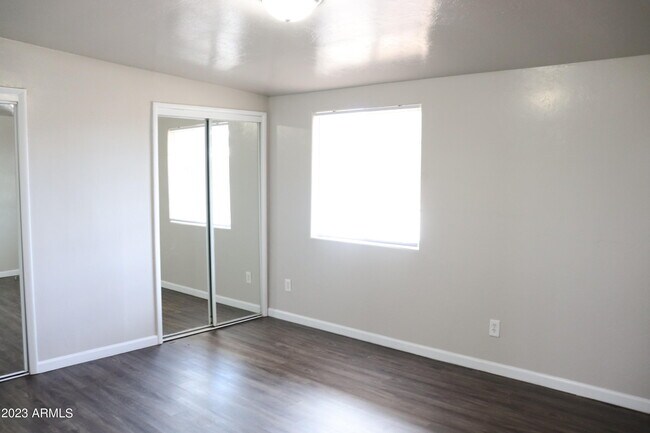 Building Photo - 1052 Chaparral Cir