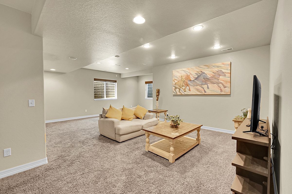 Building Photo - 6829 Juniper Ct