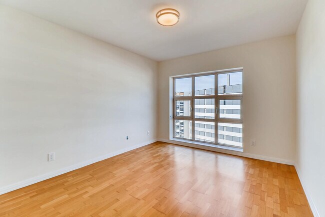 Building Photo - 250 President St