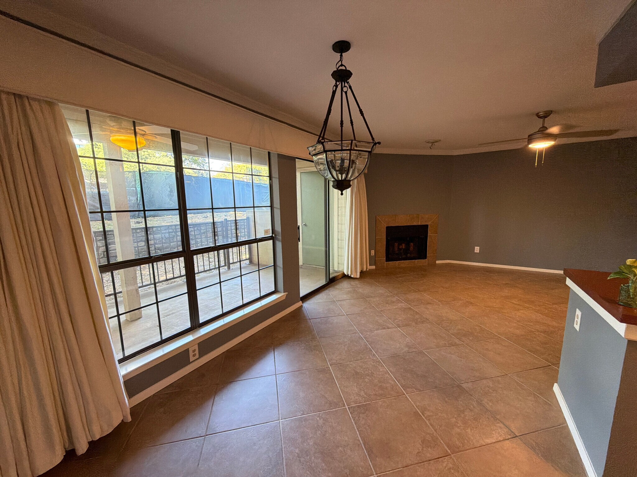 Building Photo - Room in Condo on Wedglea Dr