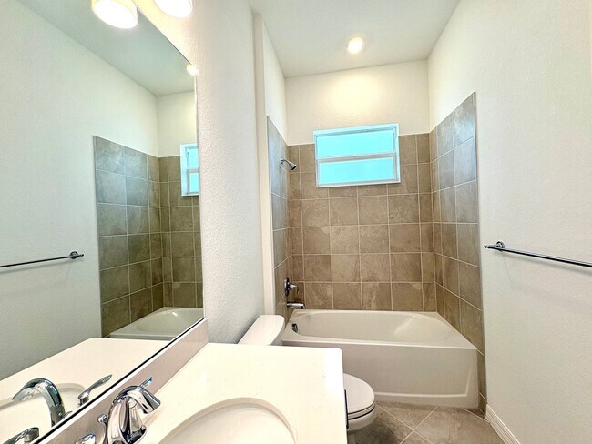 Building Photo - Brand New Luxury Rental in Wellen Park – Never Lived In!
