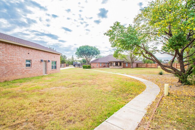 Building Photo - 5402 158th St