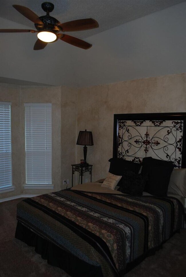 Building Photo - VIEW NOW/COMING SOON - Charming 3 Bed Home in NRH | Open Kitchen + Spacious Backyard