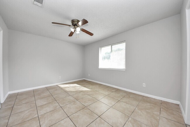 Building Photo - 1911 Hammerwood Dr