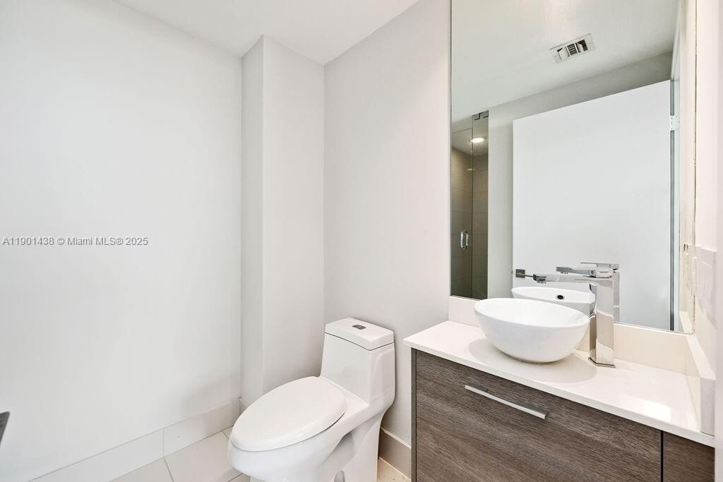 Building Photo - 650 NE 32nd St