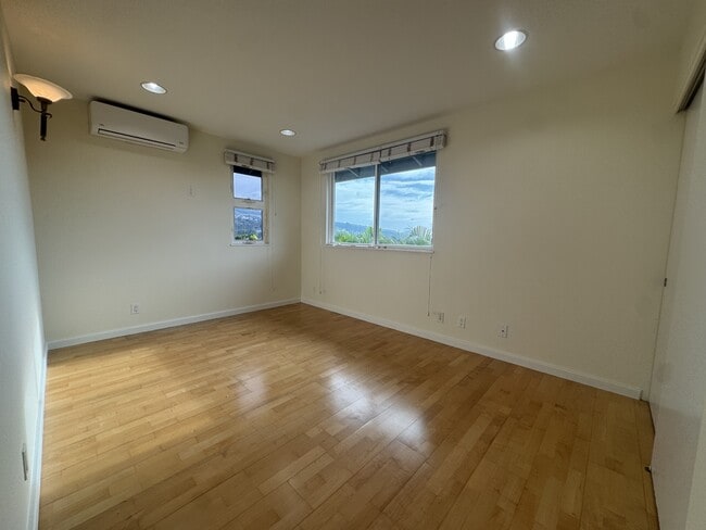 Building Photo - 1021 Koko Head Ave