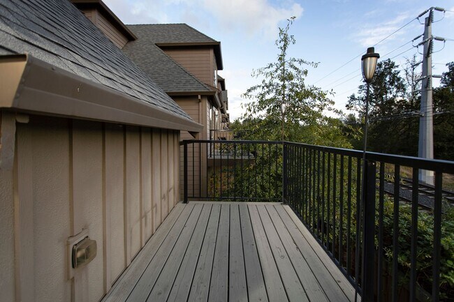 Building Photo - 2BD 2.5BA + Bonus Room/Den/Office Townhouse w/Garage + AC + Washer/Dryer Included